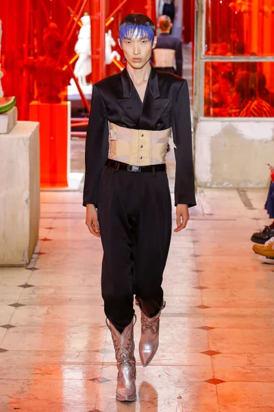 Look 19